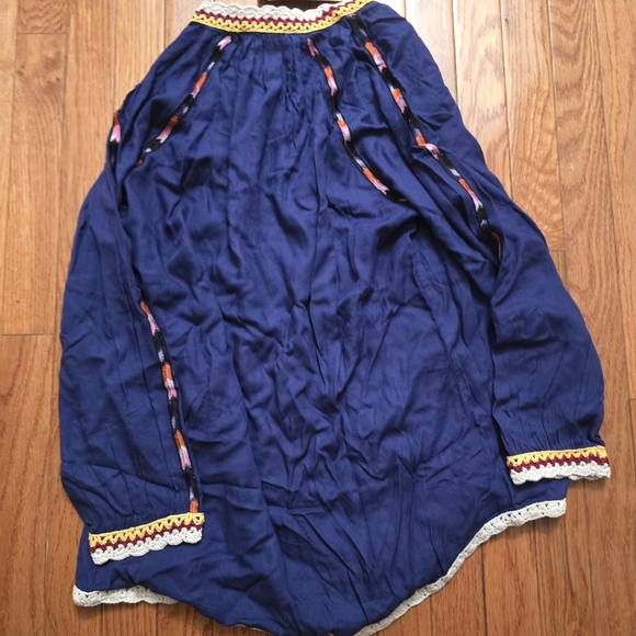 Tru Luxe Jeans Navy Embroidered Blouse Boho - M - NWT - Picture 2 of 4